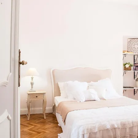 Anaida Villa Rom